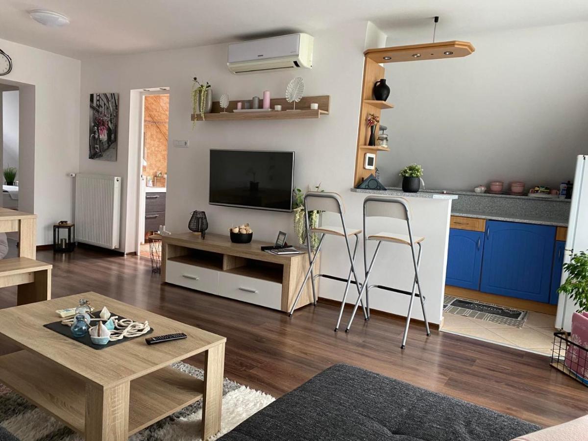 Munkacsy Apartmanok Balatonfenyves Exteriör bild