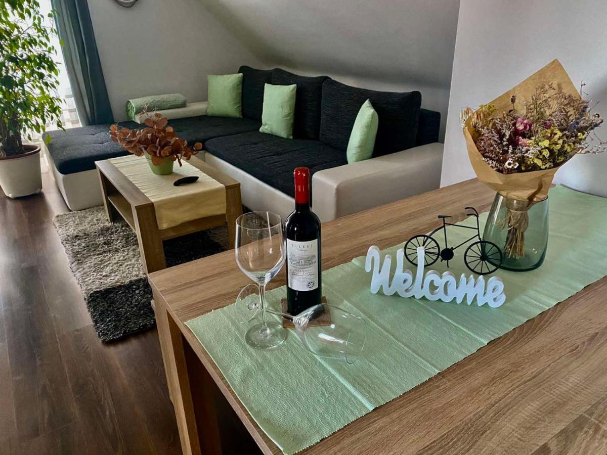 Munkacsy Apartmanok Balatonfenyves Exteriör bild
