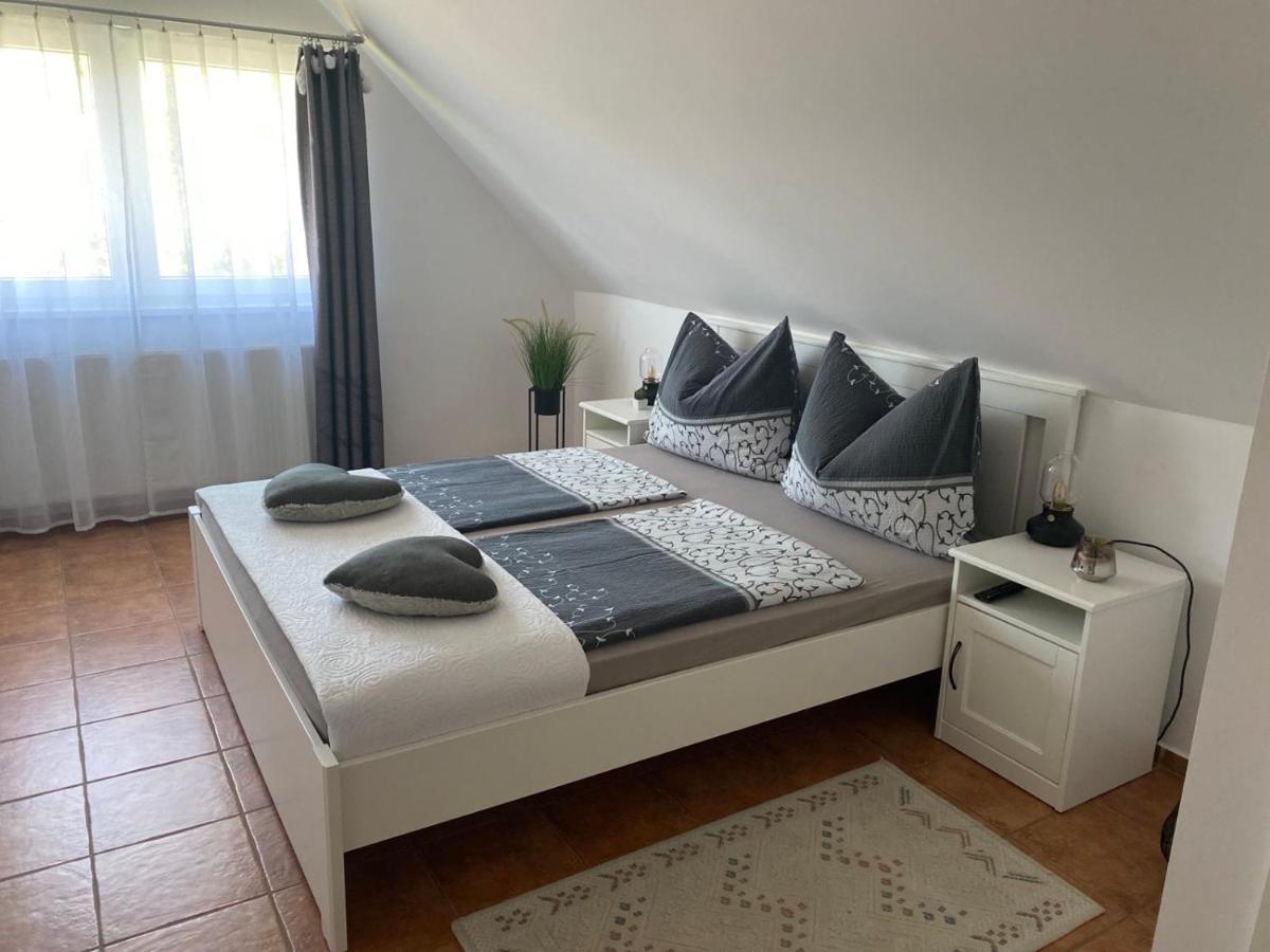 Munkacsy Apartmanok Balatonfenyves Exteriör bild
