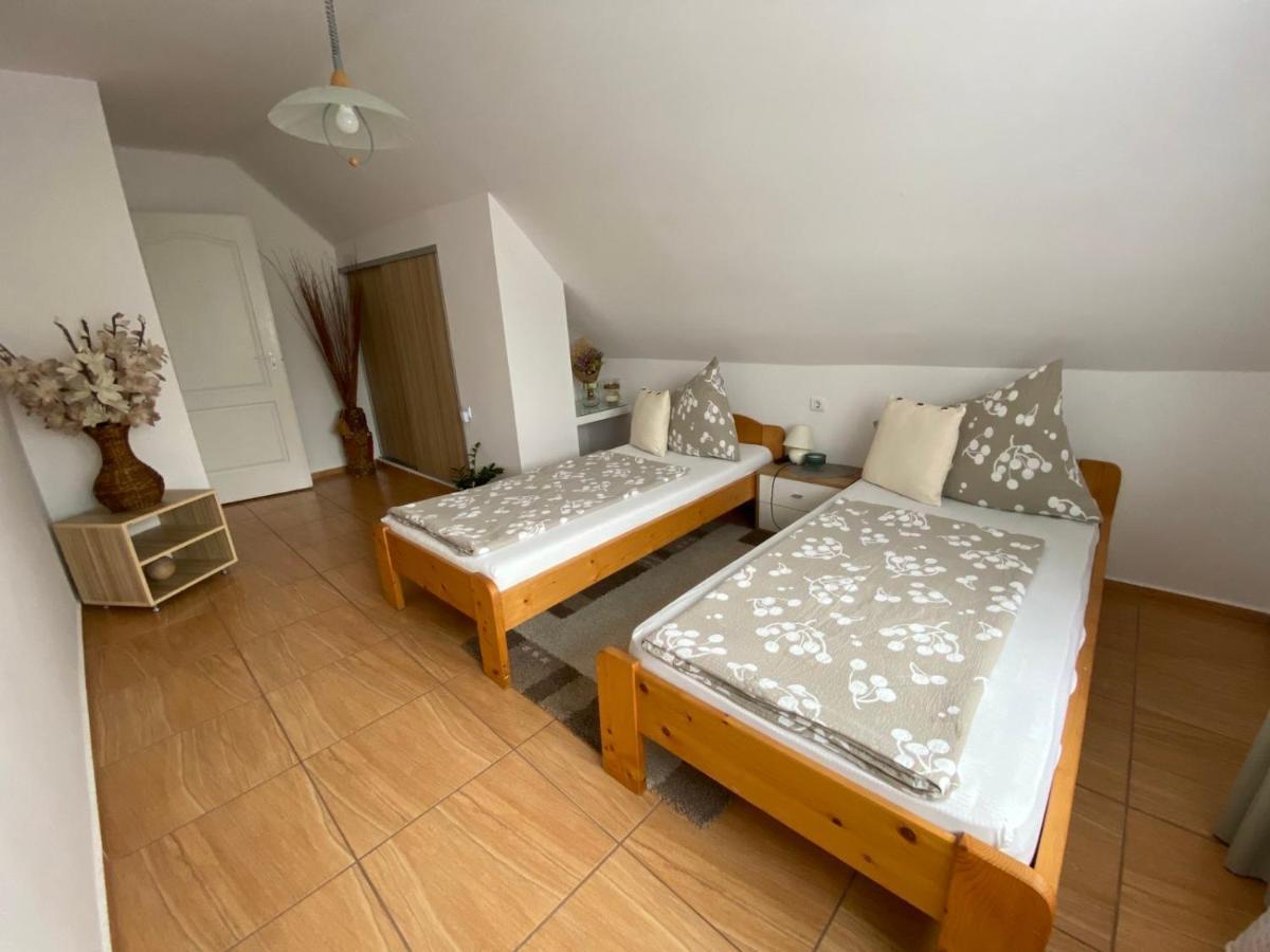 Munkacsy Apartmanok Balatonfenyves Exteriör bild