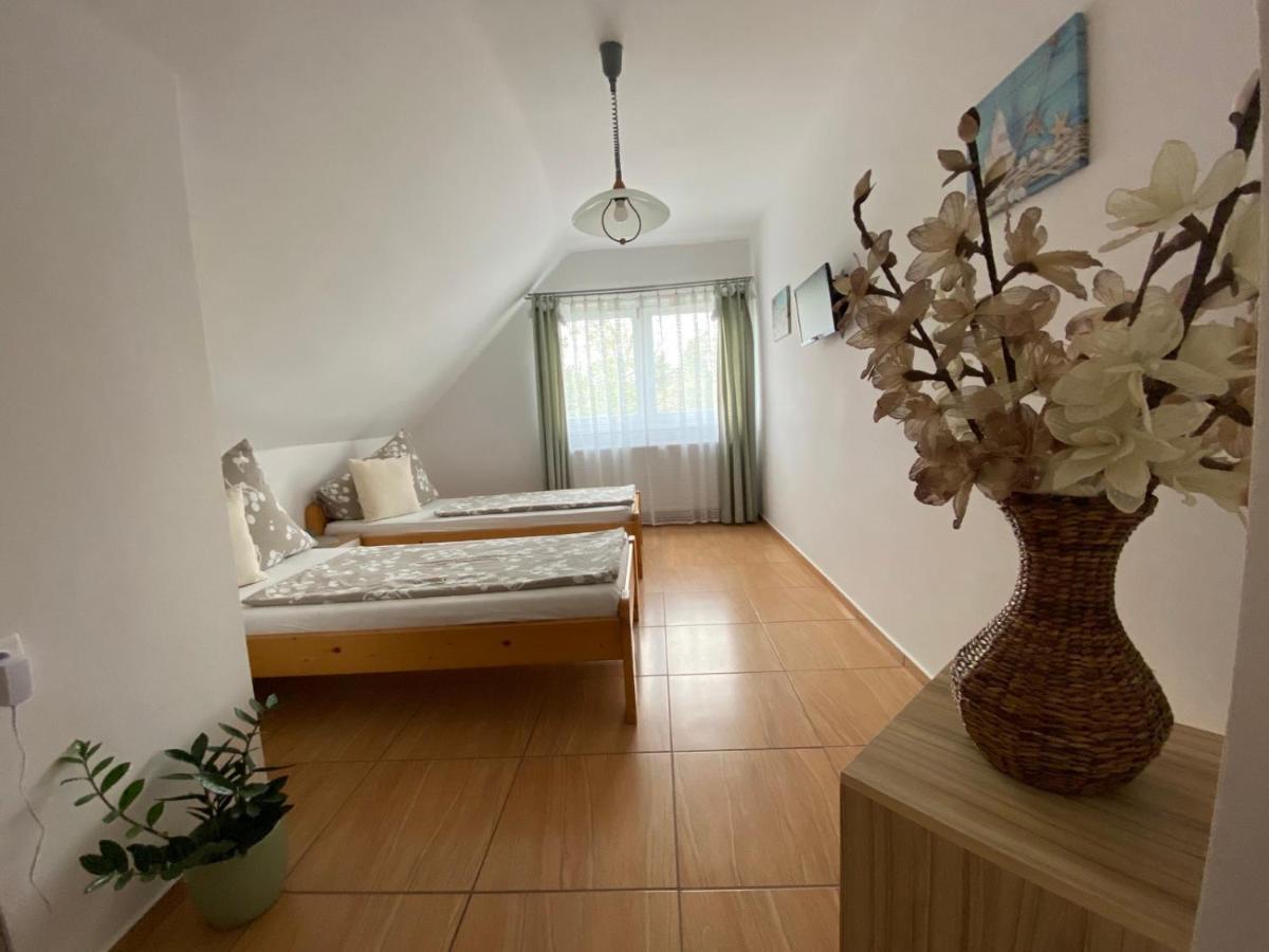 Munkacsy Apartmanok Balatonfenyves Exteriör bild