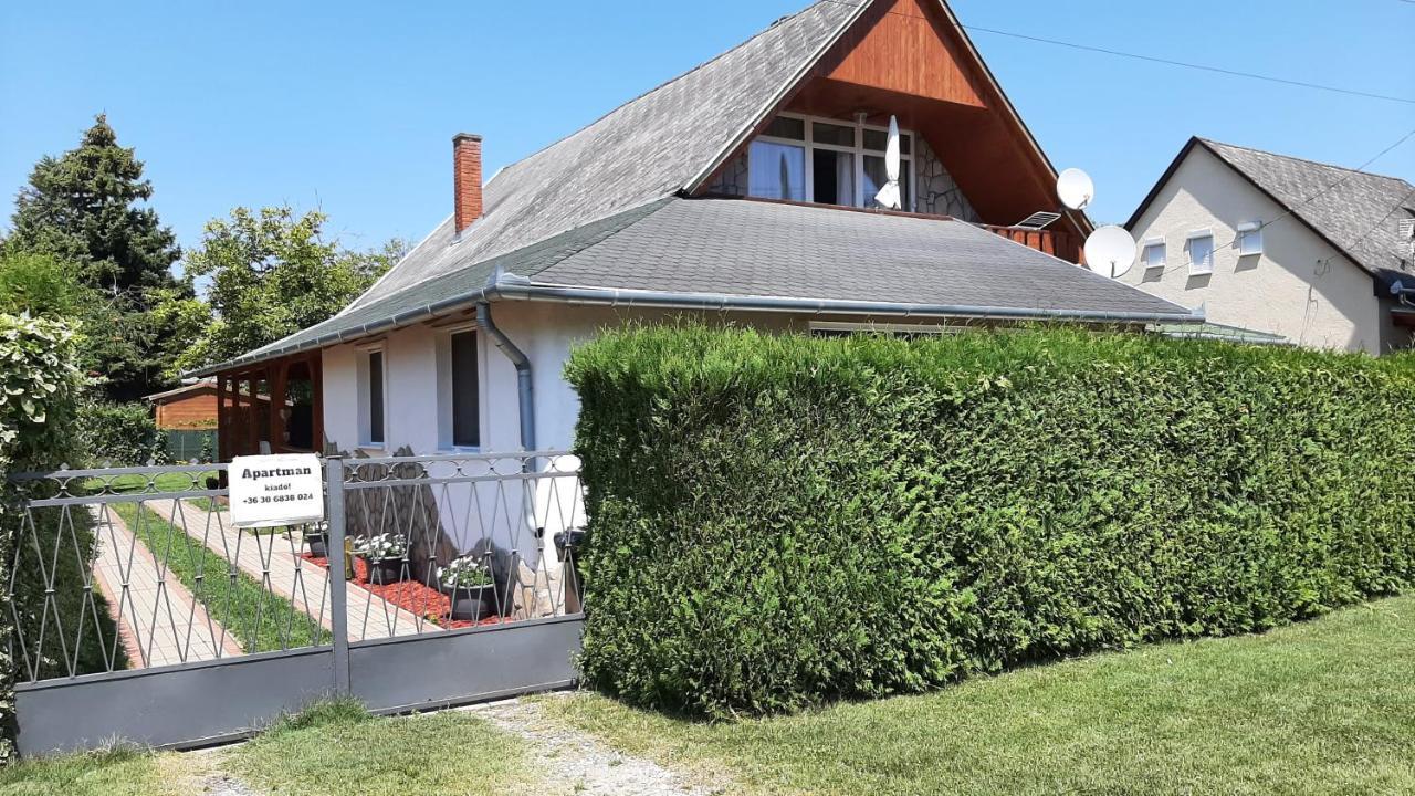 Munkacsy Apartmanok Balatonfenyves Exteriör bild
