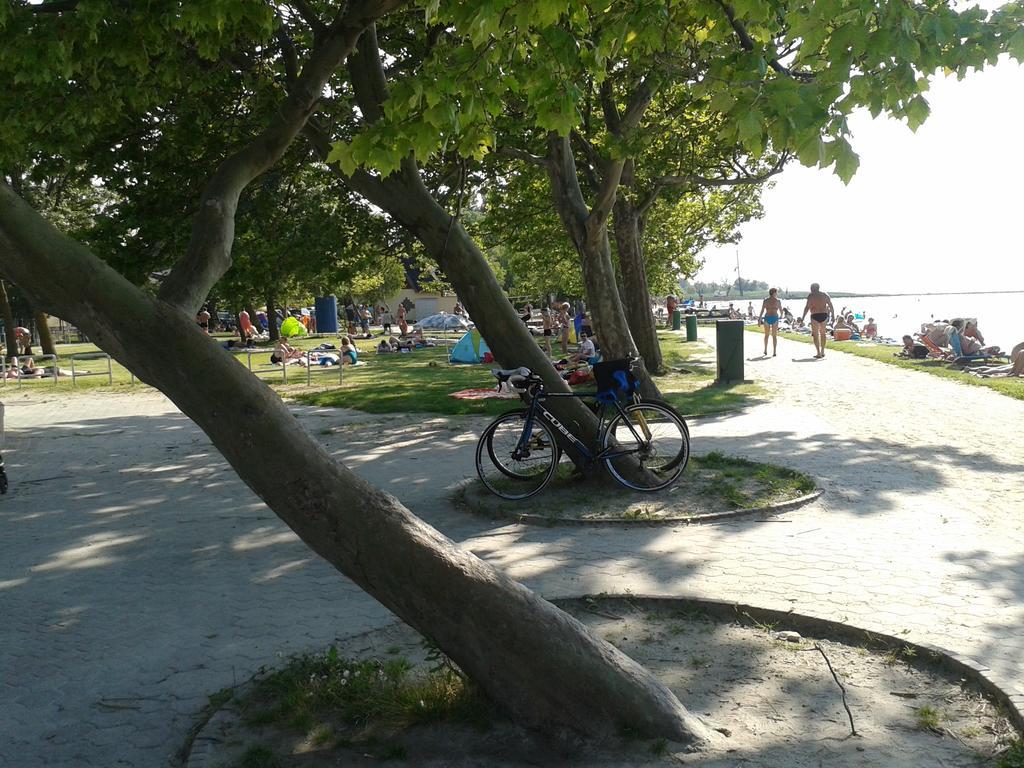 Munkacsy Apartmanok Balatonfenyves Exteriör bild