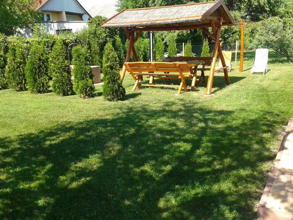 Munkacsy Apartmanok Balatonfenyves Exteriör bild