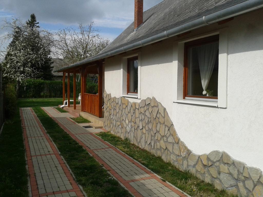 Munkacsy Apartmanok Balatonfenyves Exteriör bild